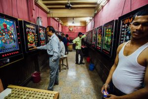 The Benefits of Playing Live Casino Games Instead of Regular Online Gambling